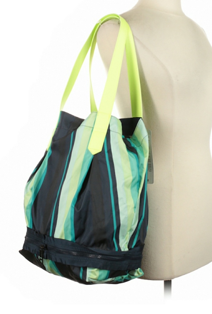 Lululemon Elighten and Expand Tote Gym Bag